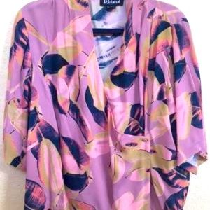 Wrap kimono in pink and navy